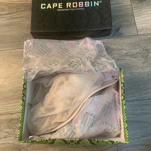 NWT CAPE ROBBIN HANI OFF-WHITE LACE UP HEELS 5.5 - Picture 6 of 14